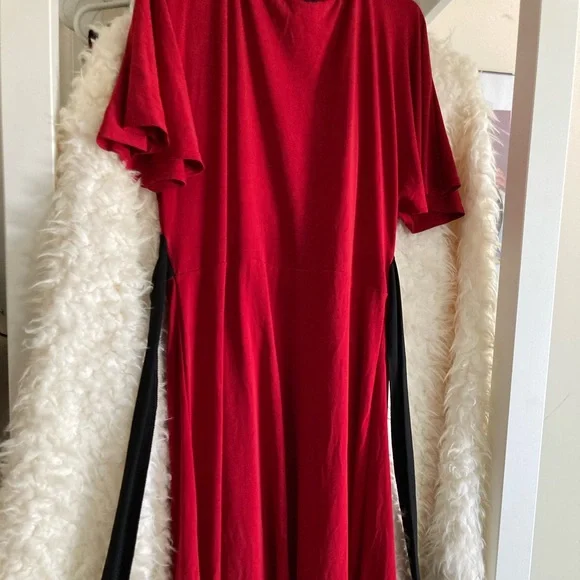 Short sleeved Red and Black Queen of Hearts Flowy dress❣️ - Picture 3 of 4